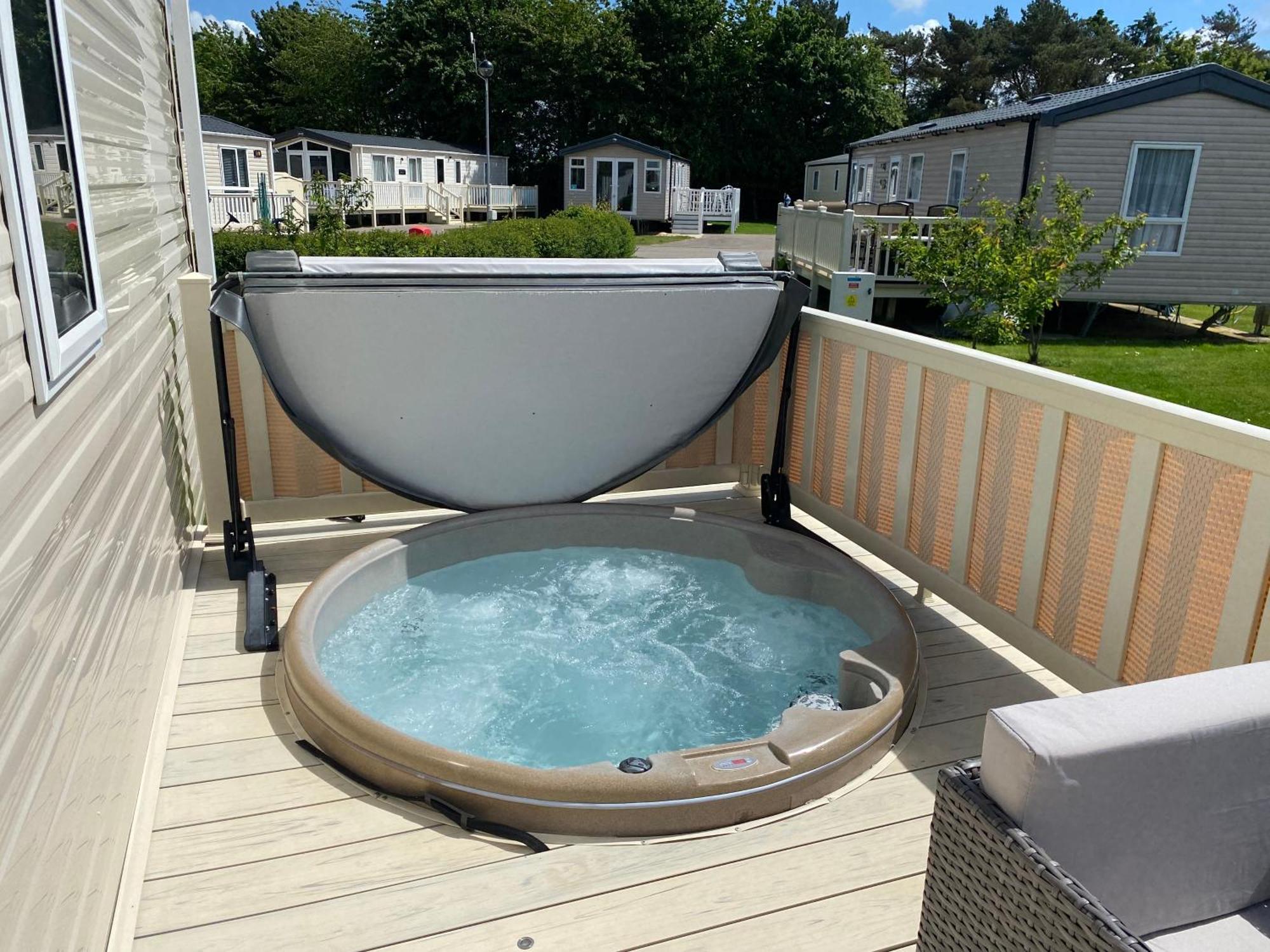 Tattershall Lakes Kingfisher Caravan 8 Berth With Hot Tub & Wifi 外观 照片